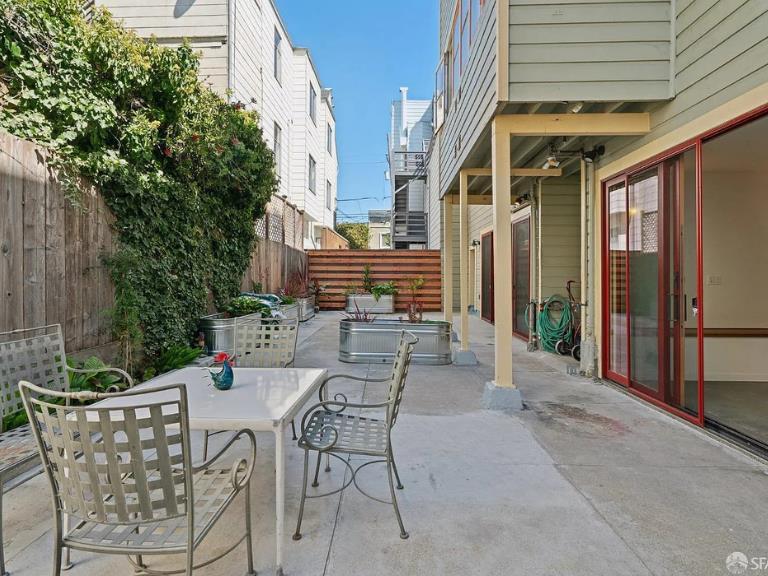 Detail Gallery Image 25 of 30 For 760 14th St a,  San Francisco,  CA 94114 - 2 Beds | 2 Baths