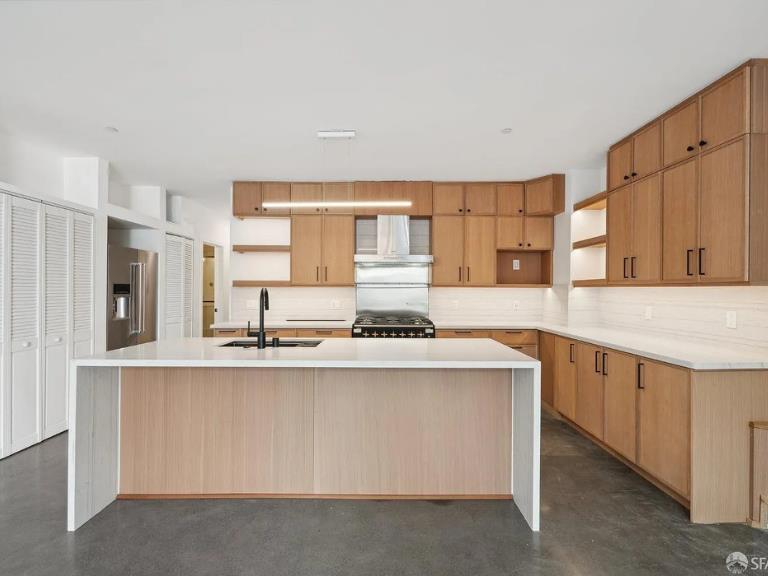 Detail Gallery Image 8 of 30 For 760 14th St a,  San Francisco,  CA 94114 - 2 Beds | 2 Baths