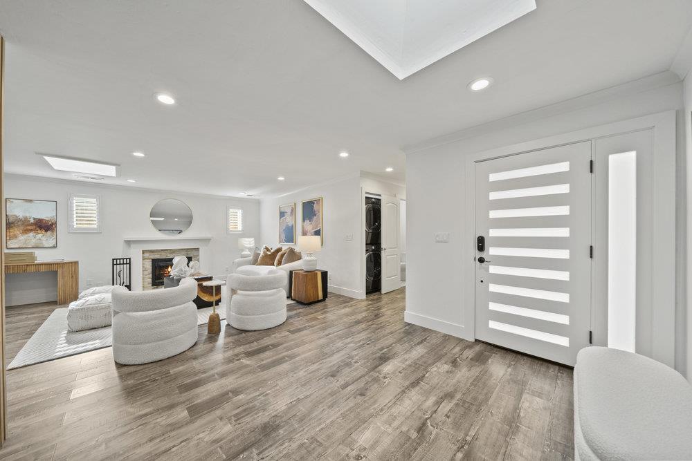 Detail Gallery Image 4 of 49 For 2673 Ohio Ave, Redwood City,  CA 94061 - 5 Beds | 3/1 Baths