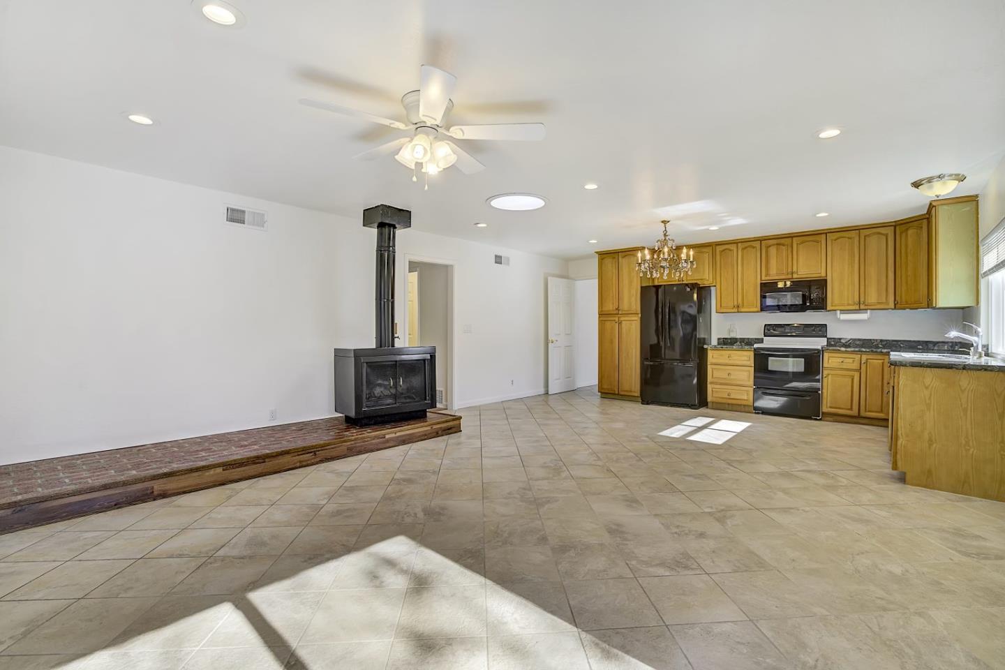 Detail Gallery Image 12 of 45 For 313 Oakberry Way, San Jose,  CA 95123 - 4 Beds | 2 Baths