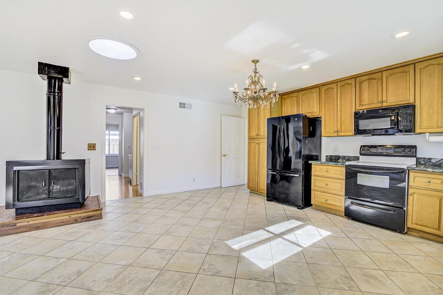 Detail Gallery Image 8 of 45 For 313 Oakberry Way, San Jose,  CA 95123 - 4 Beds | 2 Baths