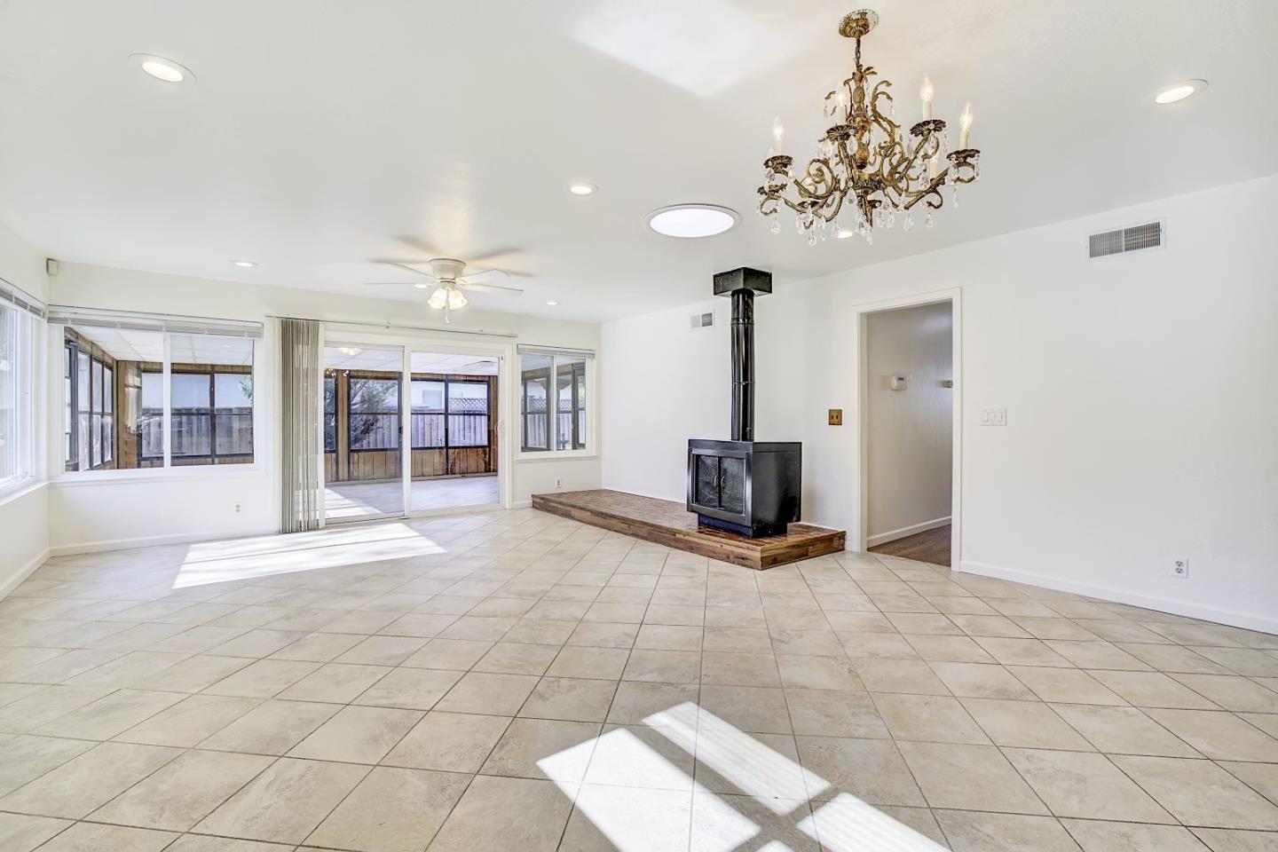 Detail Gallery Image 9 of 45 For 313 Oakberry Way, San Jose,  CA 95123 - 4 Beds | 2 Baths