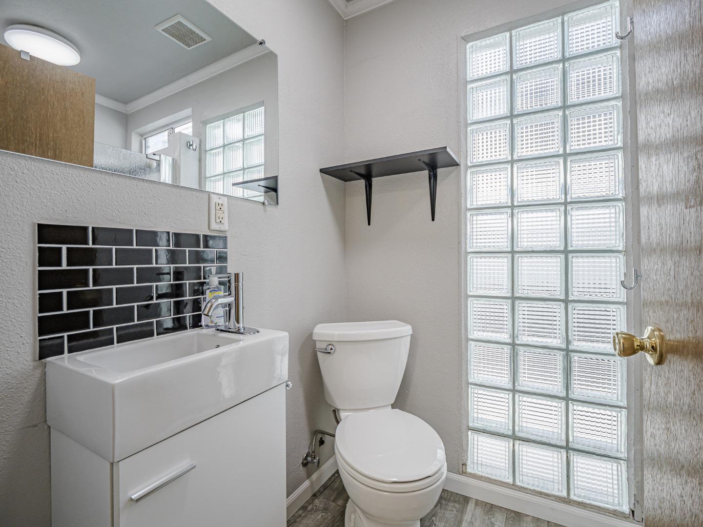 Detail Gallery Image 9 of 25 For 1311 Delaware Ave, Santa Cruz,  CA 95060 - 3 Beds | 1 Baths