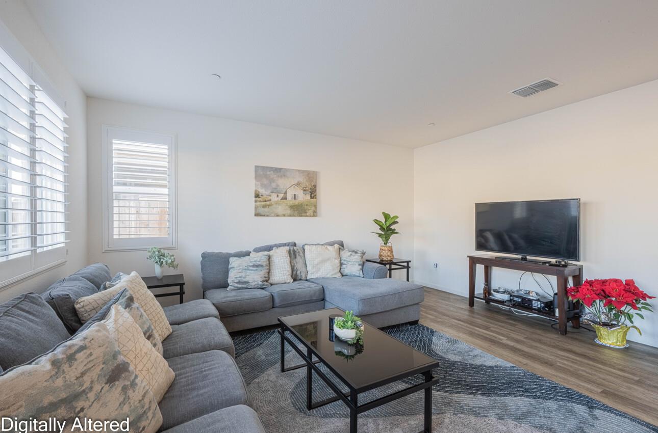 Detail Gallery Image 10 of 64 For 570 Tankersley St, Soledad,  CA 93960 - 5 Beds | 3 Baths