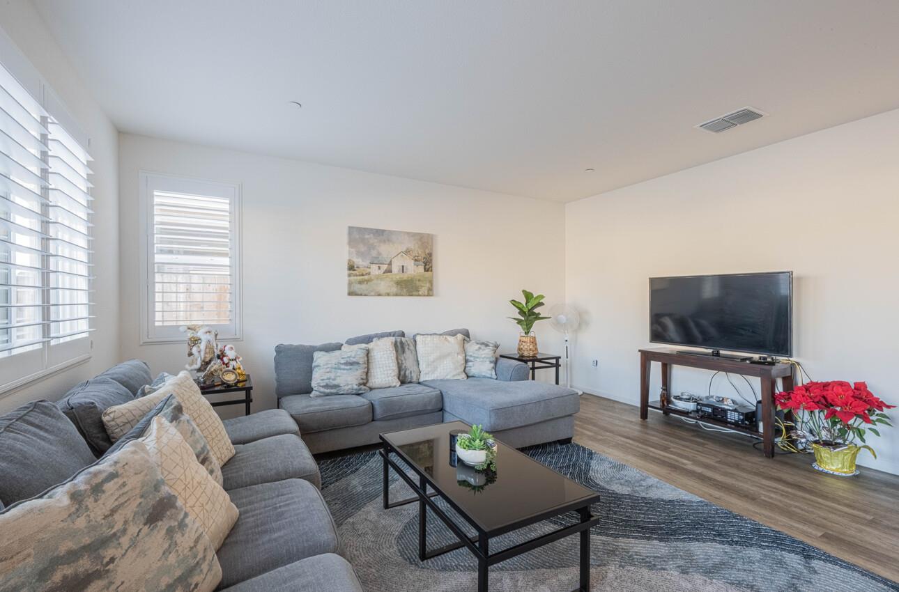 Detail Gallery Image 11 of 64 For 570 Tankersley St, Soledad,  CA 93960 - 5 Beds | 3 Baths