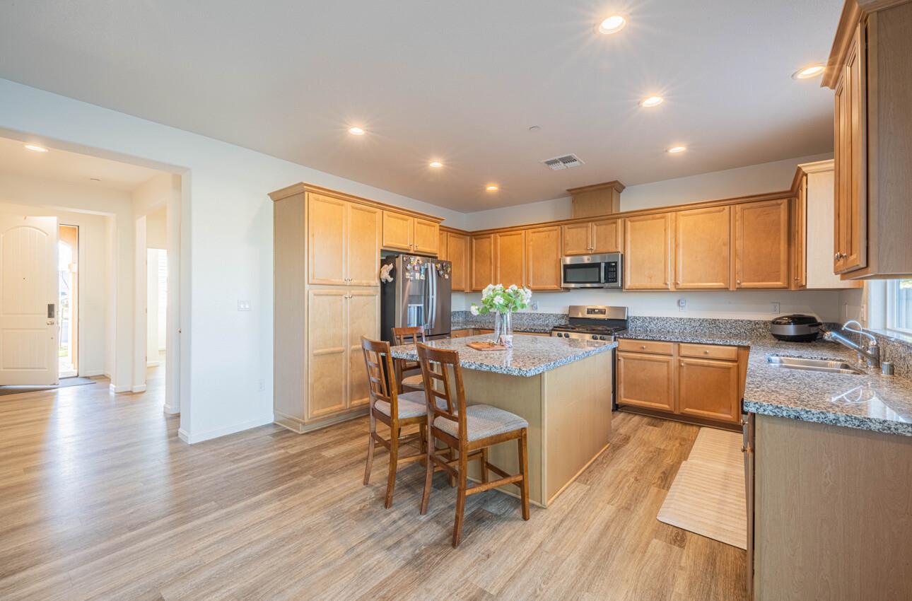 Detail Gallery Image 15 of 64 For 570 Tankersley St, Soledad,  CA 93960 - 5 Beds | 3 Baths