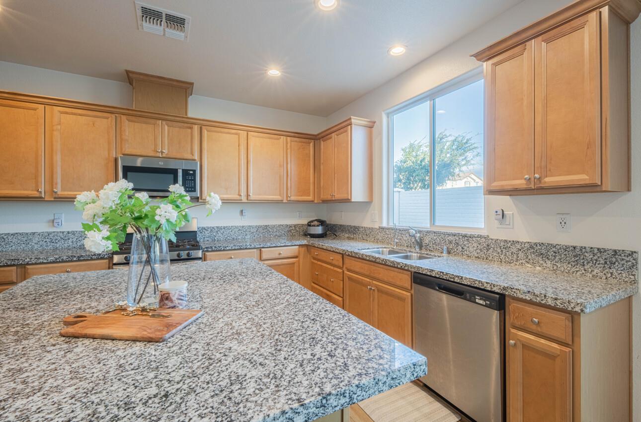 Detail Gallery Image 17 of 64 For 570 Tankersley St, Soledad,  CA 93960 - 5 Beds | 3 Baths