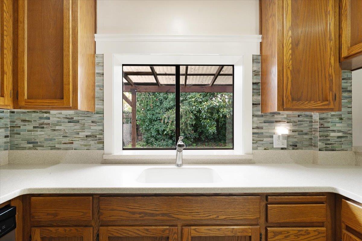 Detail Gallery Image 12 of 28 For 462 Hampstead Way, Santa Cruz,  CA 95062 - 3 Beds | 2 Baths