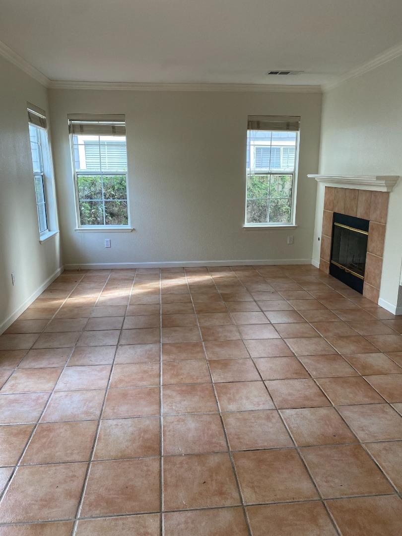 Detail Gallery Image 10 of 28 For 323 Montserrat Dr, Redwood City,  CA 94065 - 3 Beds | 2/1 Baths