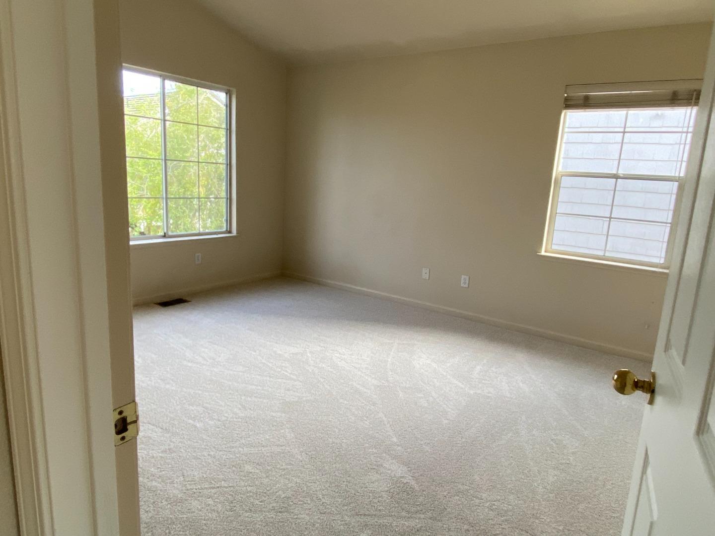 Detail Gallery Image 15 of 28 For 323 Montserrat Dr, Redwood City,  CA 94065 - 3 Beds | 2/1 Baths