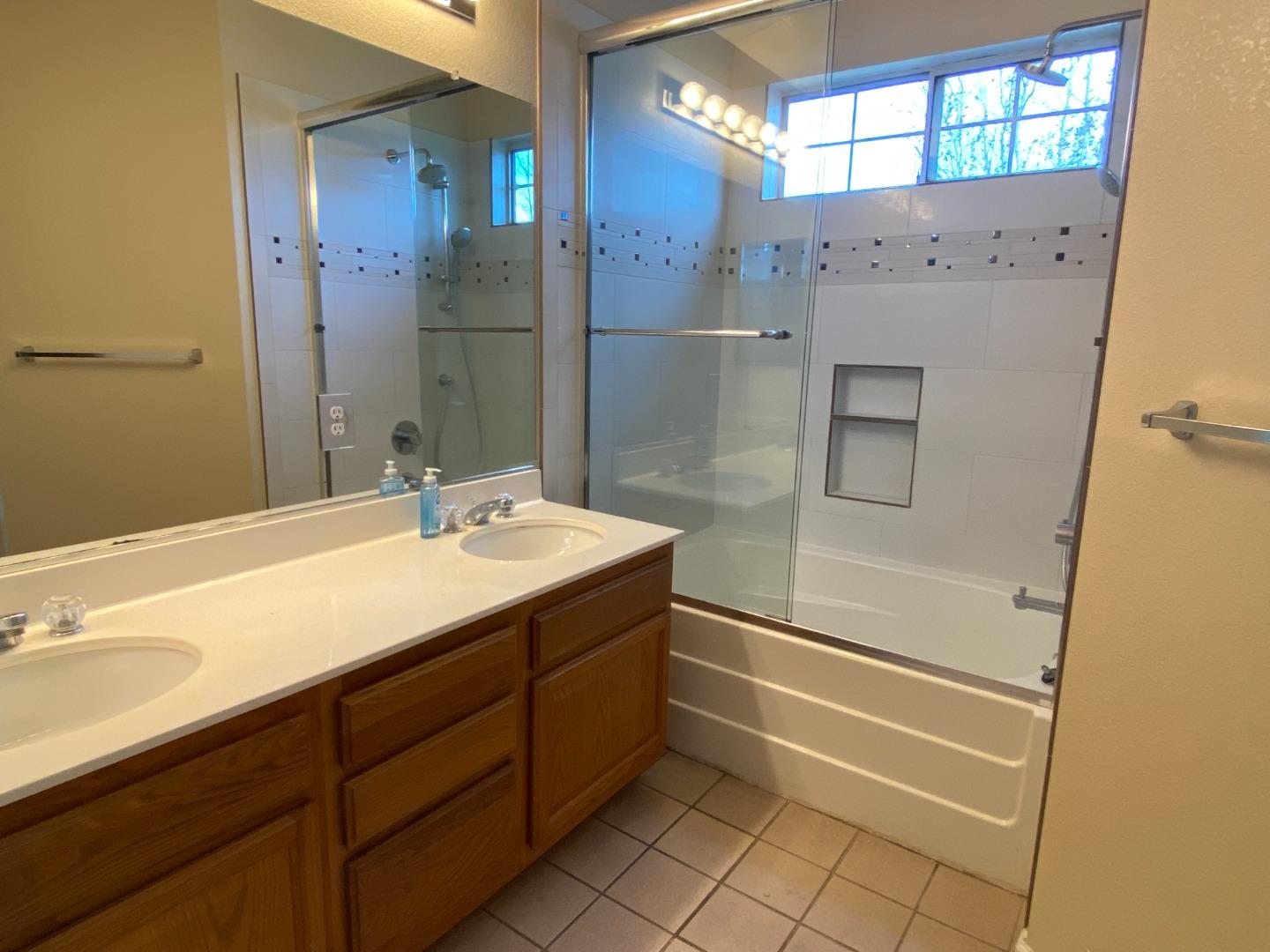 Detail Gallery Image 16 of 28 For 323 Montserrat Dr, Redwood City,  CA 94065 - 3 Beds | 2/1 Baths