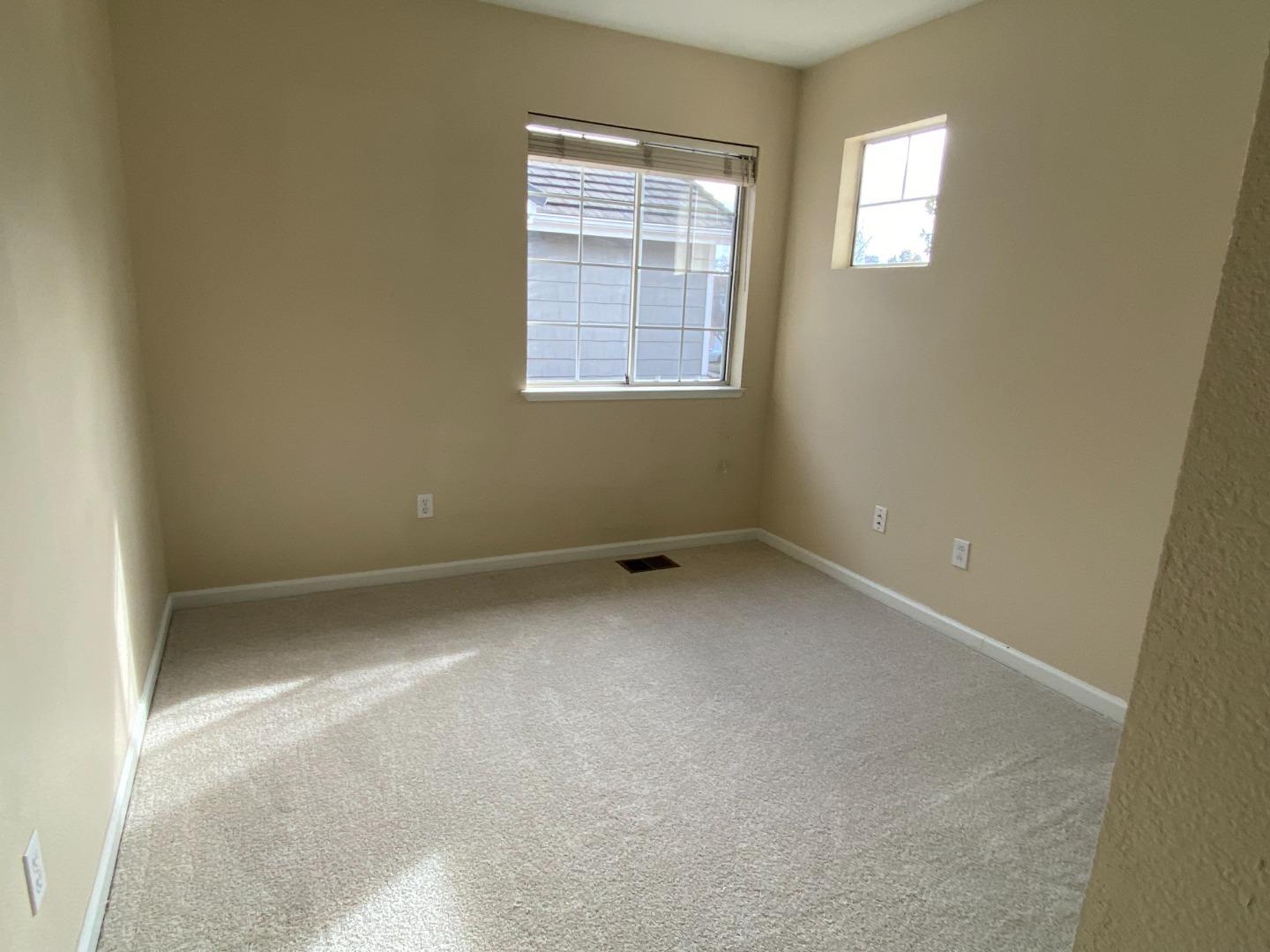 Detail Gallery Image 17 of 28 For 323 Montserrat Dr, Redwood City,  CA 94065 - 3 Beds | 2/1 Baths