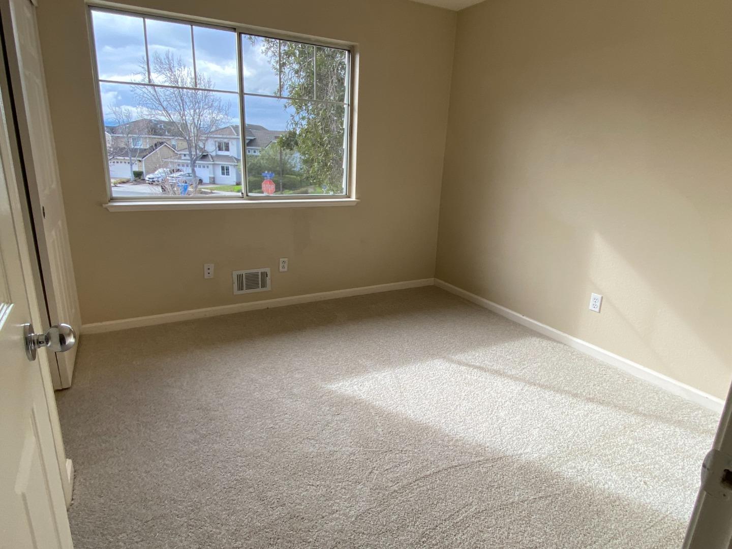 Detail Gallery Image 18 of 28 For 323 Montserrat Dr, Redwood City,  CA 94065 - 3 Beds | 2/1 Baths