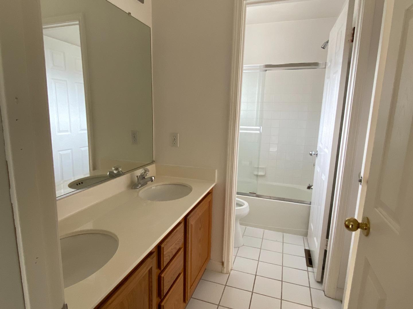 Detail Gallery Image 19 of 28 For 323 Montserrat Dr, Redwood City,  CA 94065 - 3 Beds | 2/1 Baths