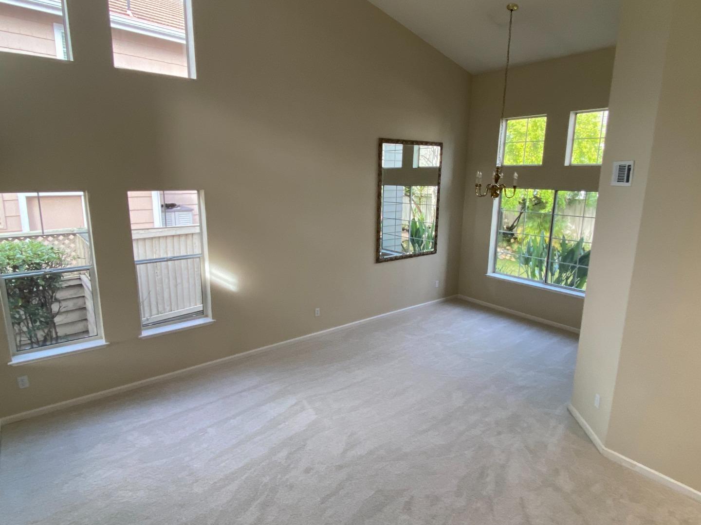 Detail Gallery Image 20 of 28 For 323 Montserrat Dr, Redwood City,  CA 94065 - 3 Beds | 2/1 Baths