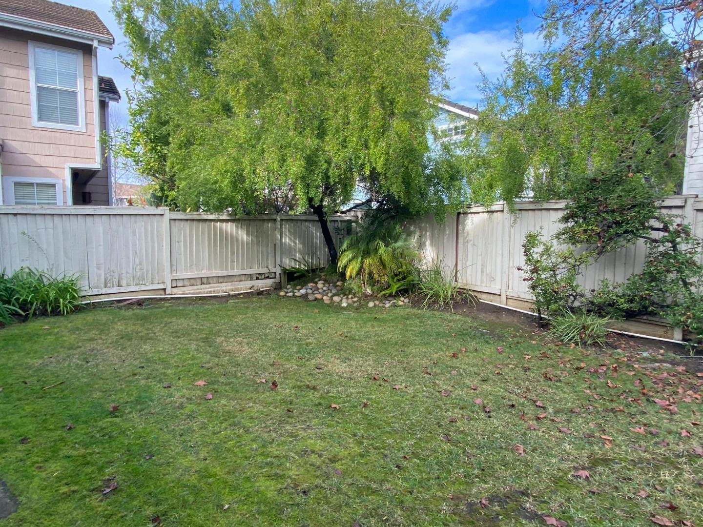 Detail Gallery Image 22 of 28 For 323 Montserrat Dr, Redwood City,  CA 94065 - 3 Beds | 2/1 Baths