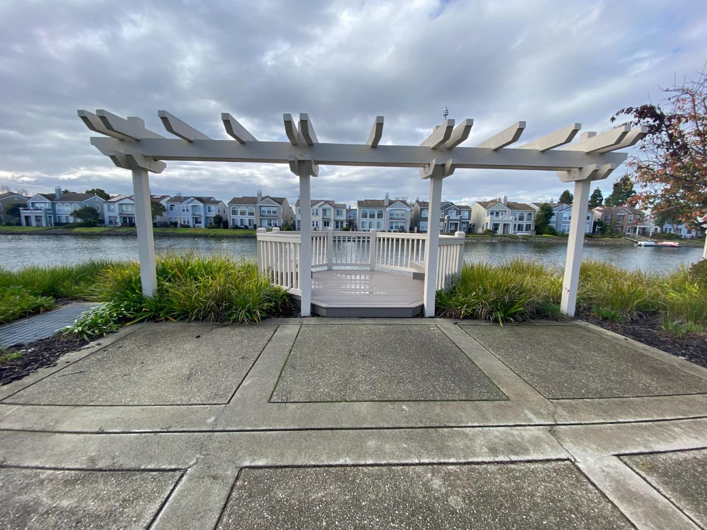 Detail Gallery Image 27 of 28 For 323 Montserrat Dr, Redwood City,  CA 94065 - 3 Beds | 2/1 Baths