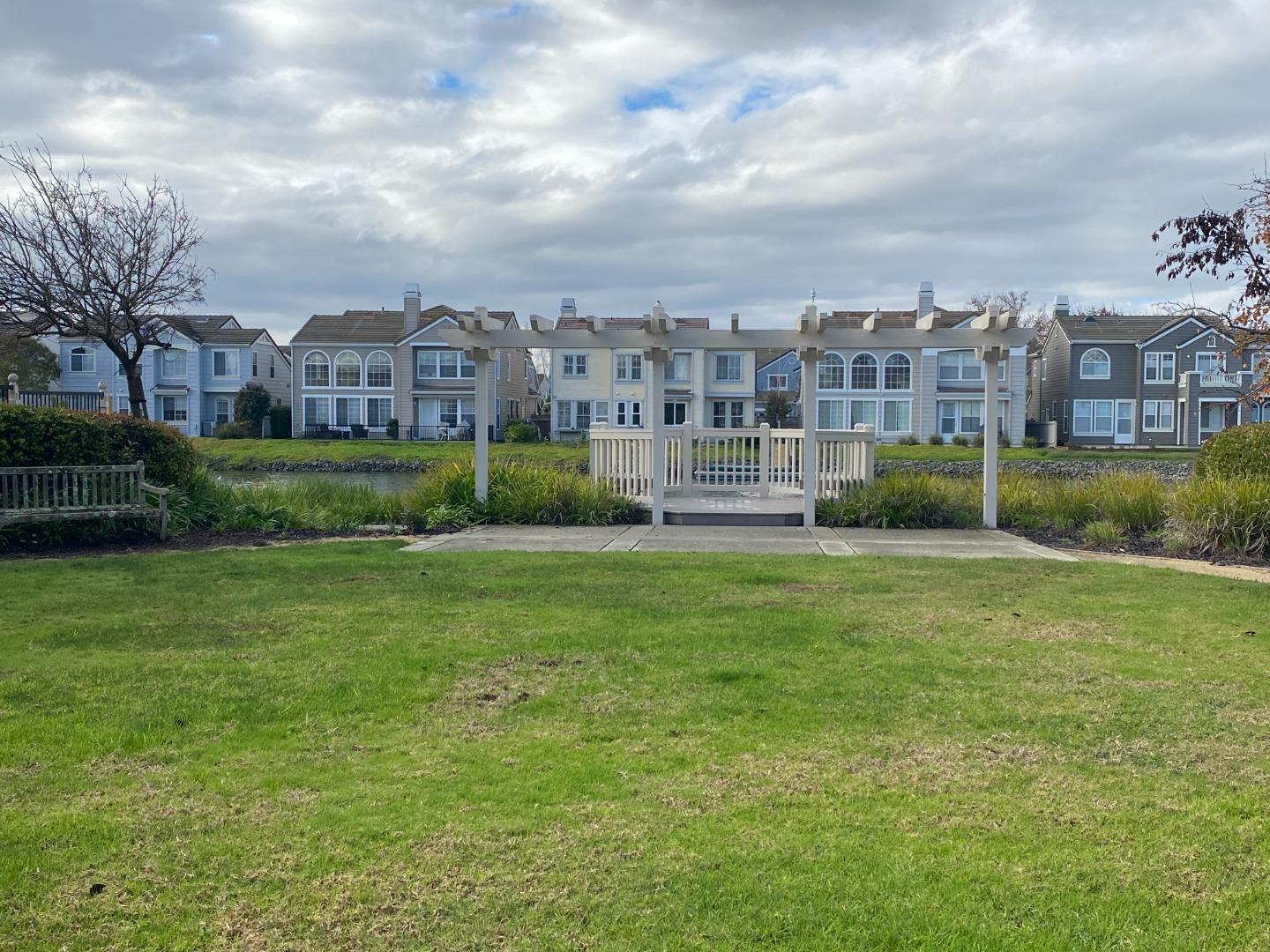 Detail Gallery Image 28 of 28 For 323 Montserrat Dr, Redwood City,  CA 94065 - 3 Beds | 2/1 Baths