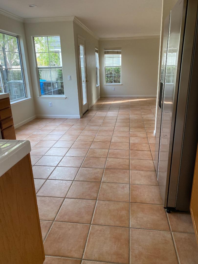 Detail Gallery Image 5 of 28 For 323 Montserrat Dr, Redwood City,  CA 94065 - 3 Beds | 2/1 Baths