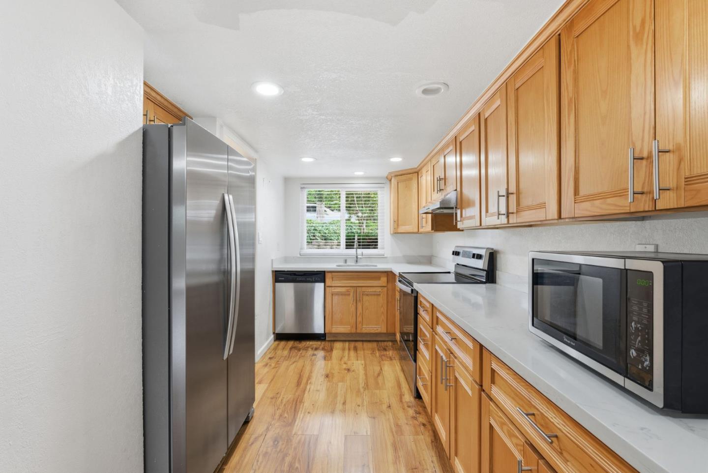 Detail Gallery Image 11 of 37 For 3398 Landess Ave #D,  San Jose,  CA 95132 - 3 Beds | 1/1 Baths