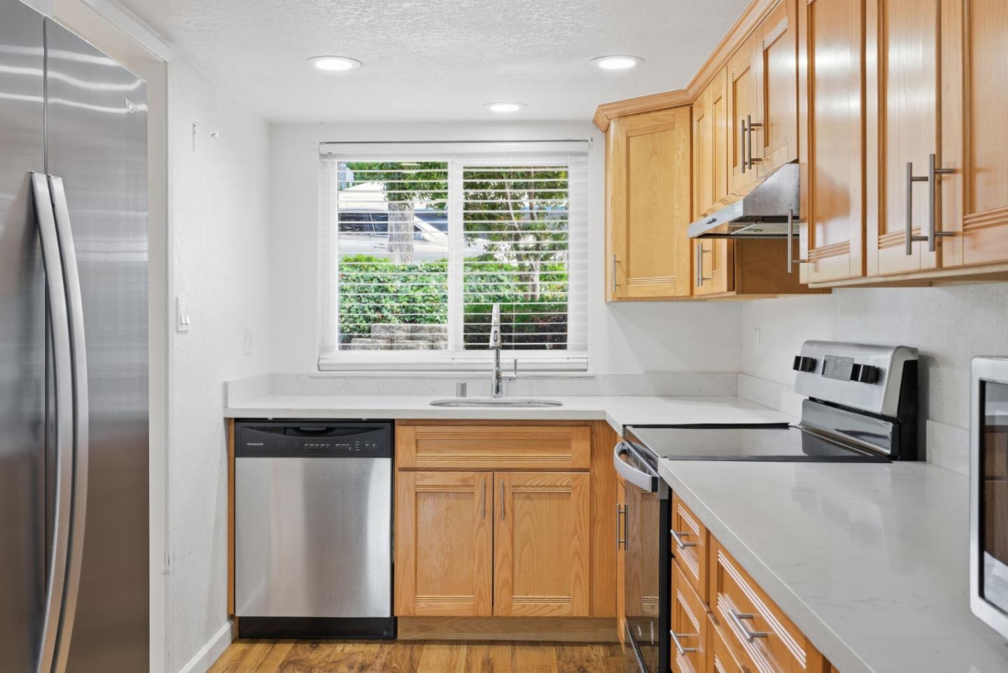 Detail Gallery Image 13 of 37 For 3398 Landess Ave #D,  San Jose,  CA 95132 - 3 Beds | 1/1 Baths