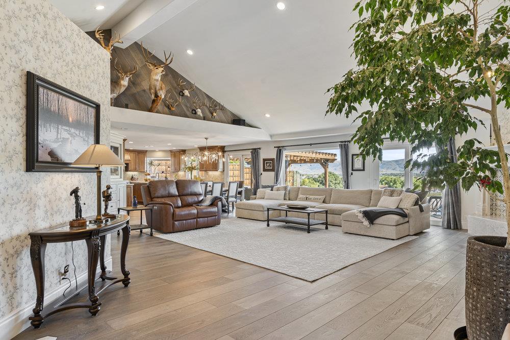 Detail Gallery Image 9 of 73 For 1431 Union Hts, Hollister,  CA 95023 - 3 Beds | 2/1 Baths