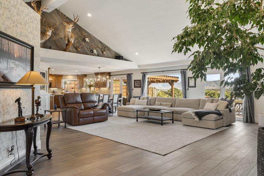 Detail Gallery Image 10 of 73 For 1431 Union Hts, Hollister,  CA 95023 - 3 Beds | 2/1 Baths