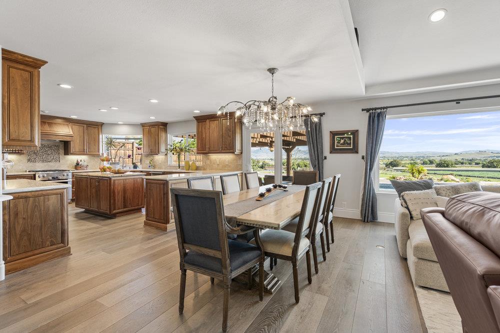 Detail Gallery Image 11 of 73 For 1431 Union Hts, Hollister,  CA 95023 - 3 Beds | 2/1 Baths