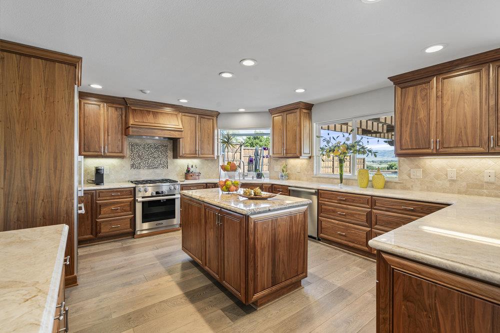 Detail Gallery Image 13 of 73 For 1431 Union Hts, Hollister,  CA 95023 - 3 Beds | 2/1 Baths