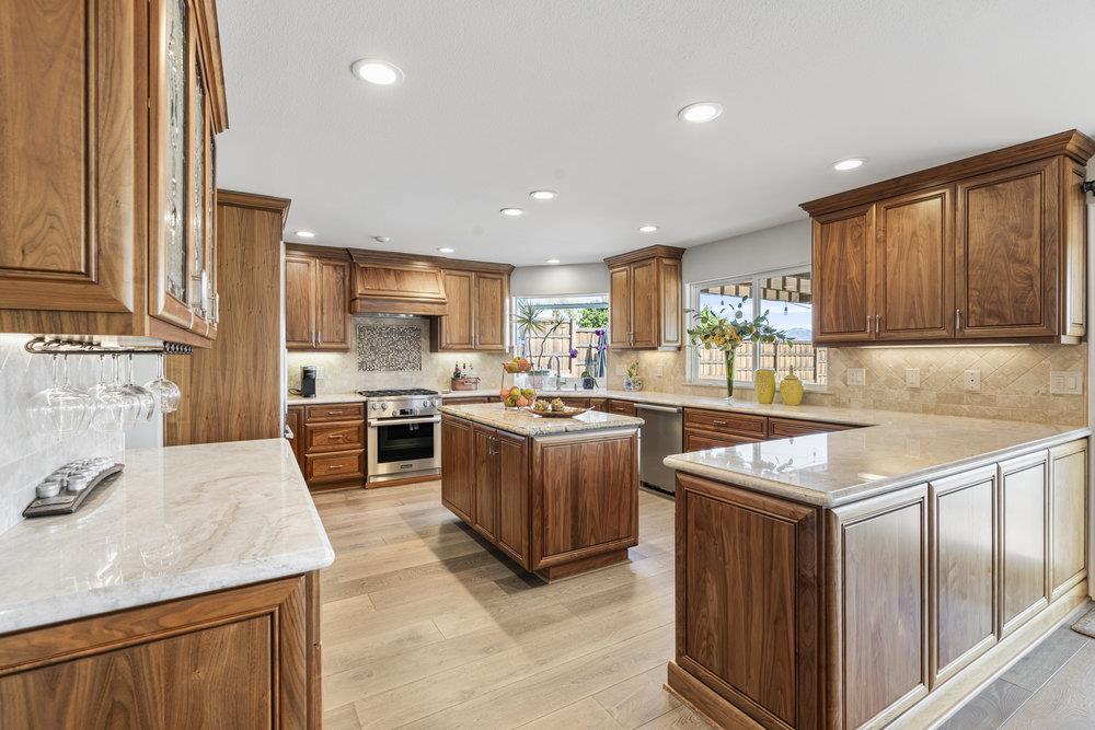 Detail Gallery Image 14 of 73 For 1431 Union Hts, Hollister,  CA 95023 - 3 Beds | 2/1 Baths