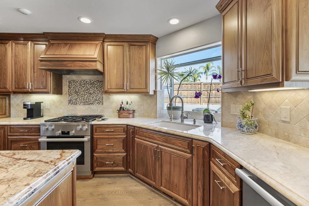 Detail Gallery Image 15 of 73 For 1431 Union Hts, Hollister,  CA 95023 - 3 Beds | 2/1 Baths