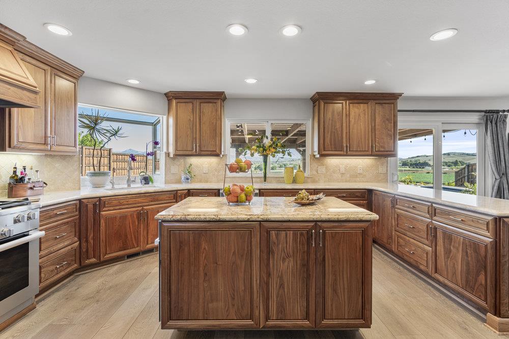 Detail Gallery Image 17 of 73 For 1431 Union Hts, Hollister,  CA 95023 - 3 Beds | 2/1 Baths