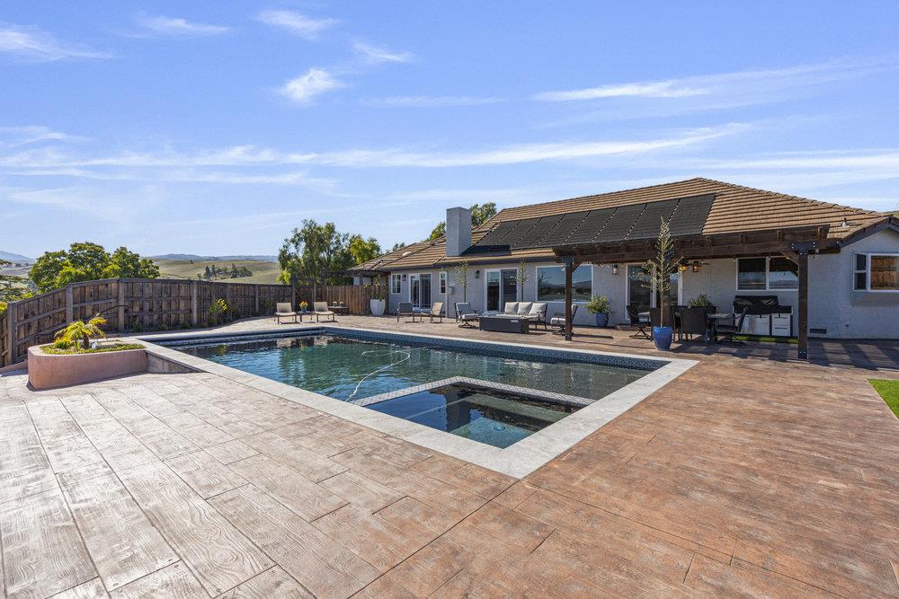 Detail Gallery Image 39 of 73 For 1431 Union Hts, Hollister,  CA 95023 - 3 Beds | 2/1 Baths