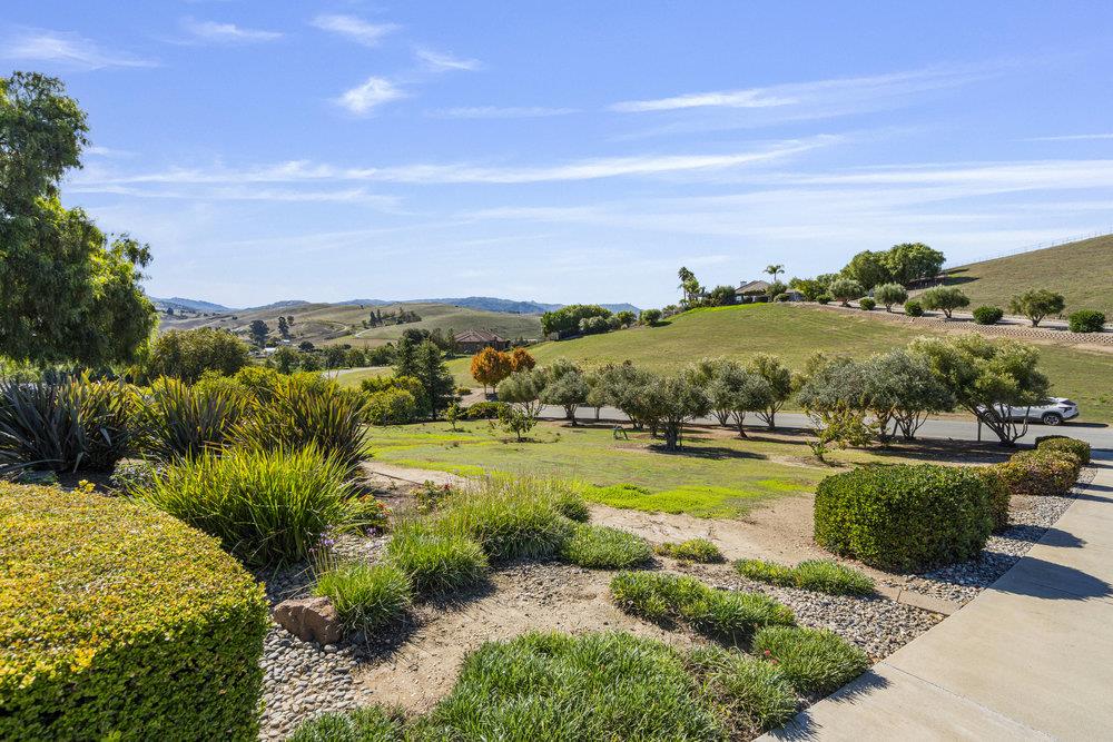 Detail Gallery Image 5 of 73 For 1431 Union Hts, Hollister,  CA 95023 - 3 Beds | 2/1 Baths