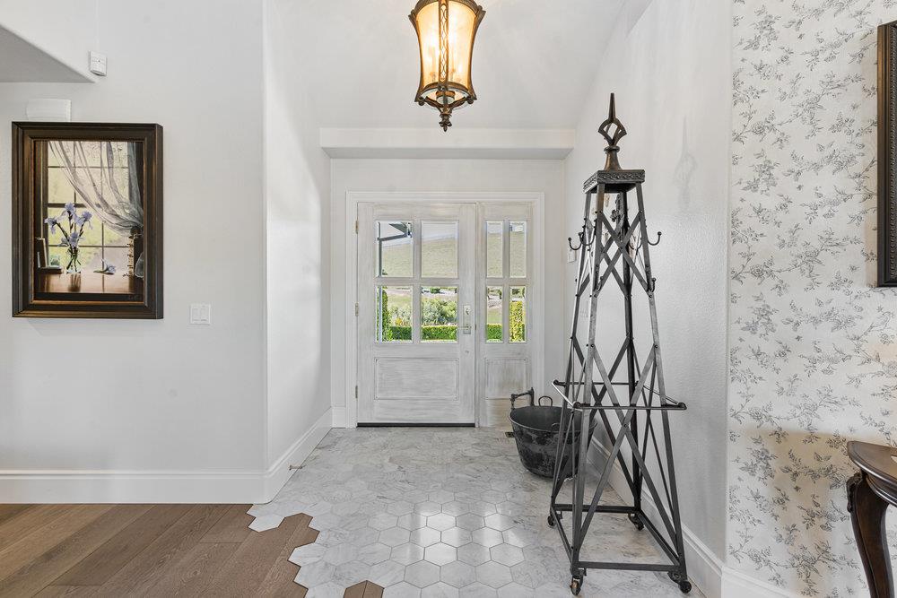 Detail Gallery Image 6 of 73 For 1431 Union Hts, Hollister,  CA 95023 - 3 Beds | 2/1 Baths