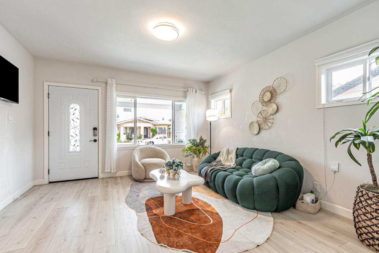 Detail Gallery Image 10 of 61 For 371 Menker Ave, San Jose,  CA 95128 - 5 Beds | 4 Baths