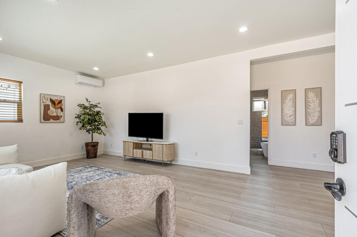 Detail Gallery Image 12 of 61 For 371 Menker Ave, San Jose,  CA 95128 - 5 Beds | 4 Baths