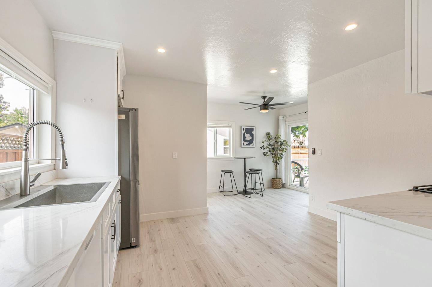 Detail Gallery Image 15 of 61 For 371 Menker Ave, San Jose,  CA 95128 - 5 Beds | 4 Baths