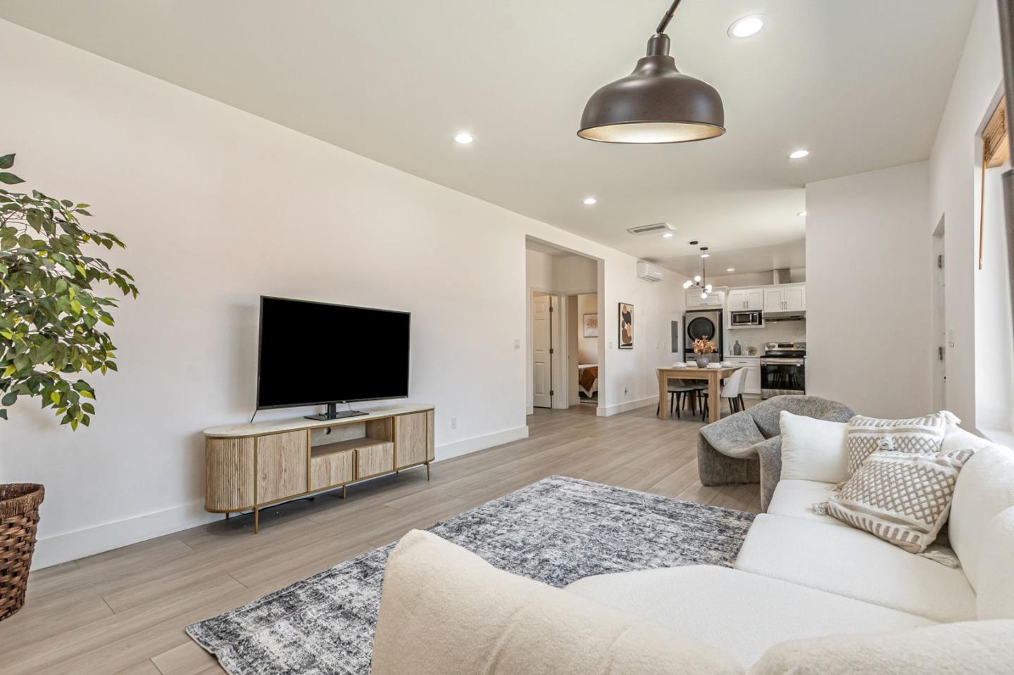 Detail Gallery Image 16 of 61 For 371 Menker Ave, San Jose,  CA 95128 - 5 Beds | 4 Baths