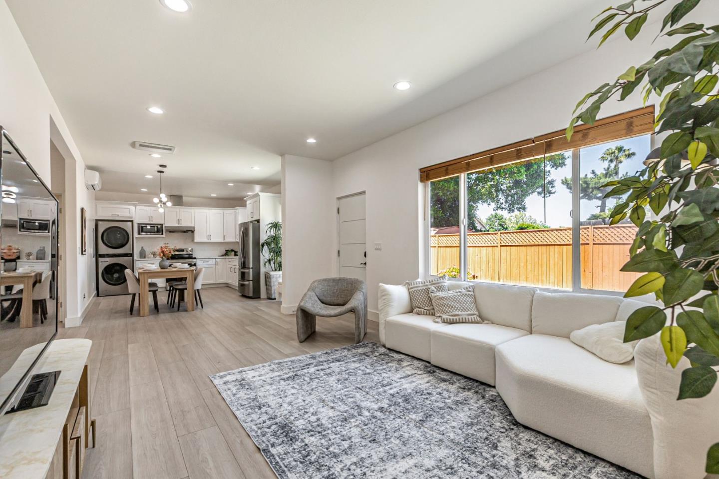 Detail Gallery Image 17 of 61 For 371 Menker Ave, San Jose,  CA 95128 - 5 Beds | 4 Baths