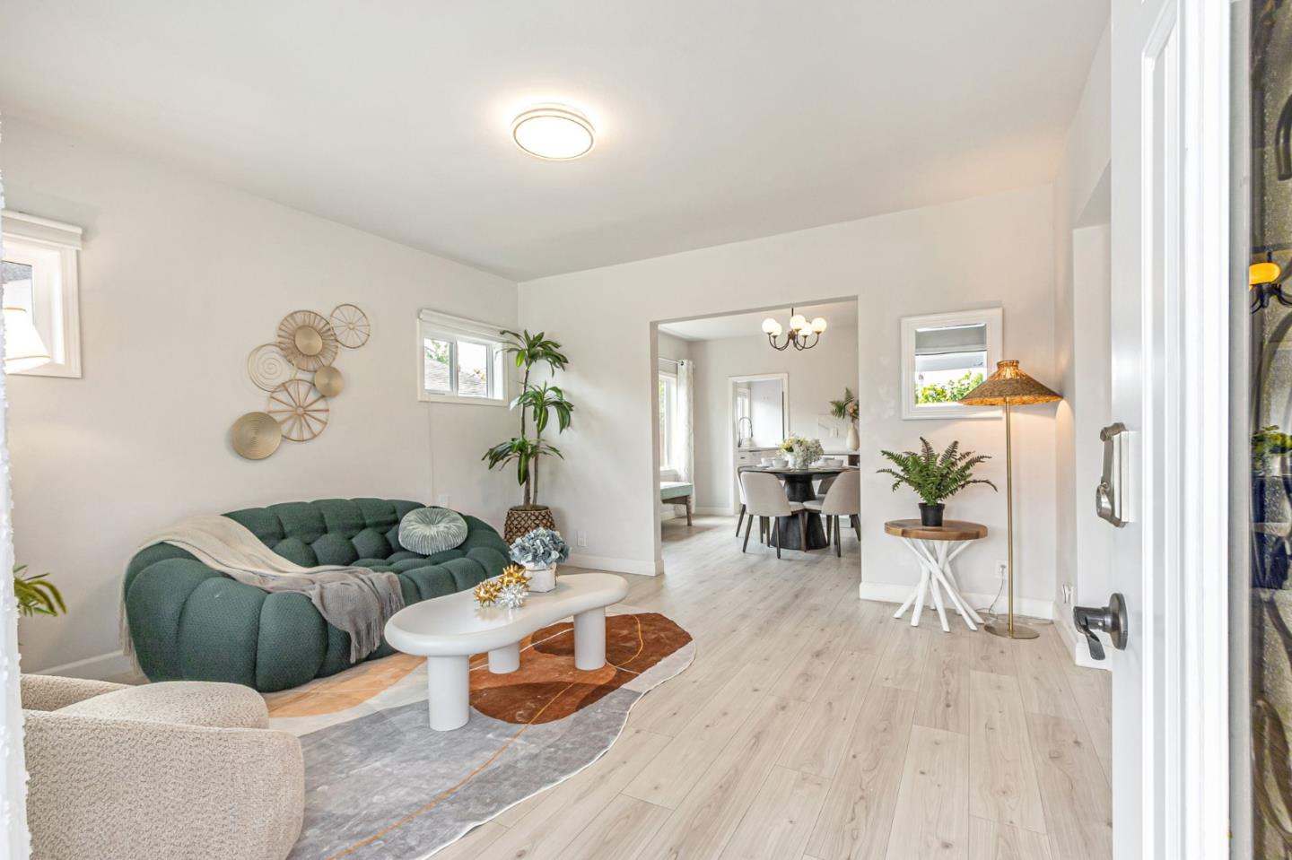 Detail Gallery Image 7 of 61 For 371 Menker Ave, San Jose,  CA 95128 - 5 Beds | 4 Baths