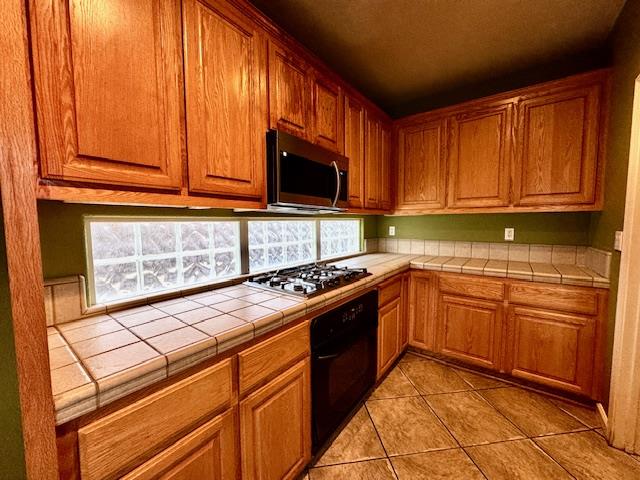 Detail Gallery Image 6 of 18 For 1918 Bradbury St, Salinas,  CA 93906 - 3 Beds | 2/1 Baths