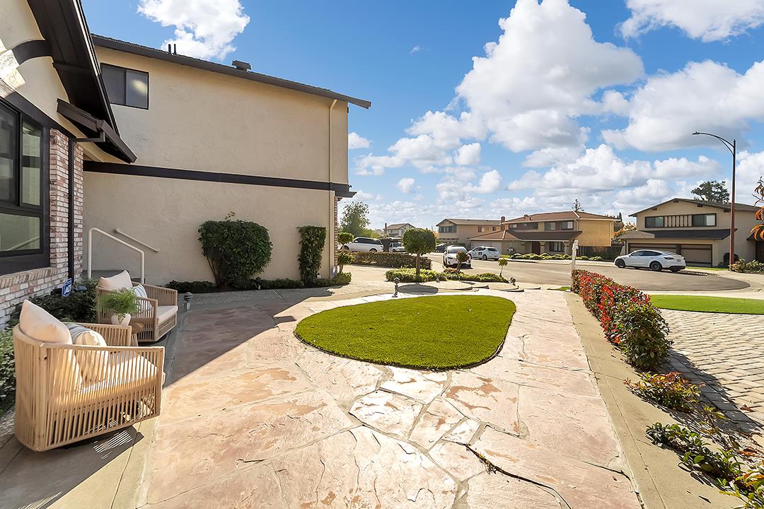 Detail Gallery Image 5 of 52 For 2984 Springbrook Ct, San Jose,  CA 95148 - 4 Beds | 2/1 Baths