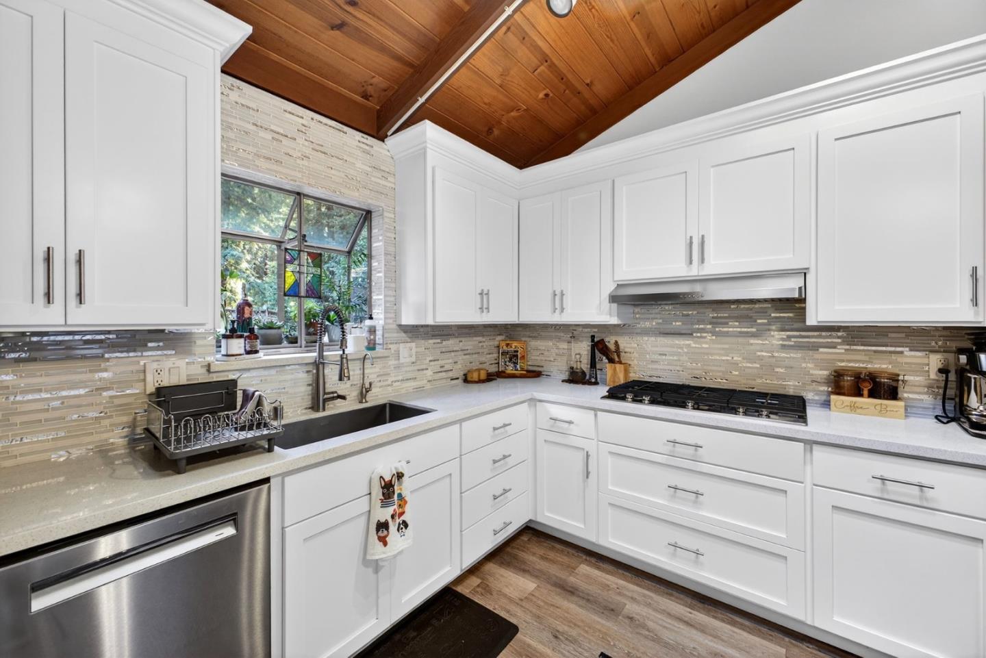 Detail Gallery Image 14 of 34 For 954 Scenic Way, Ben Lomond,  CA 95005 - 2 Beds | 2 Baths