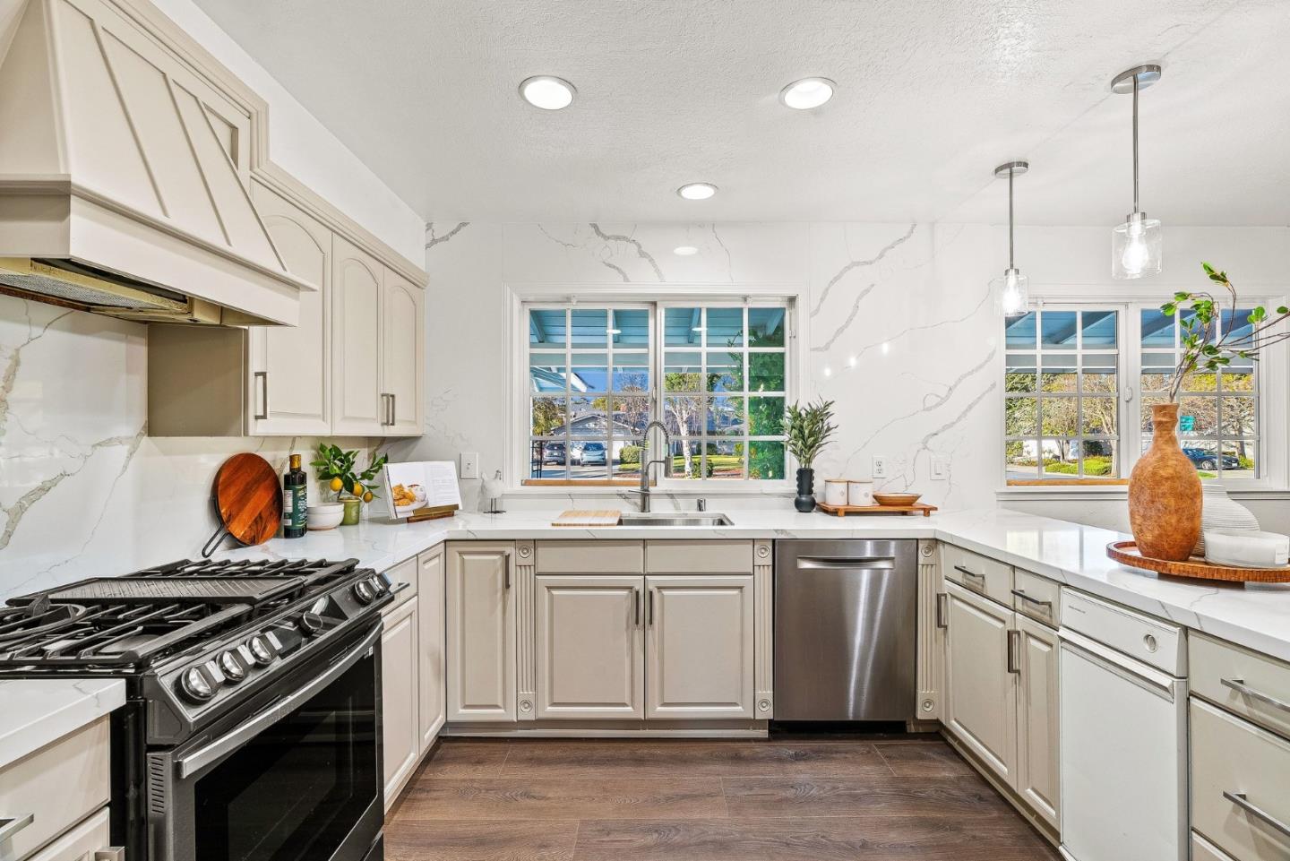 Detail Gallery Image 16 of 46 For 6533 Bose Ct, San Jose,  CA 95120 - 5 Beds | 3 Baths