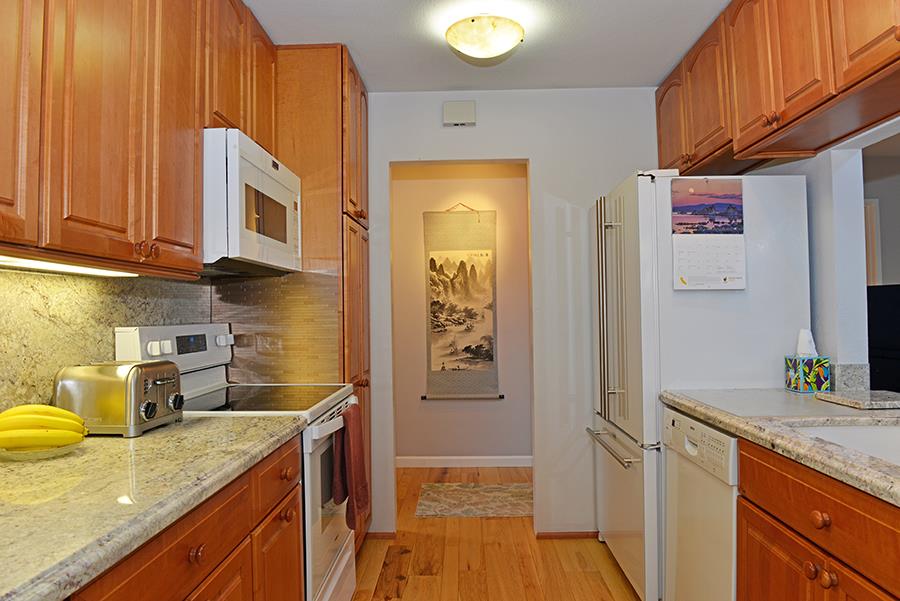 Detail Gallery Image 3 of 15 For 1360 Josselyn Canyon Rd #37,  Monterey,  CA 93940 - 2 Beds | 2 Baths