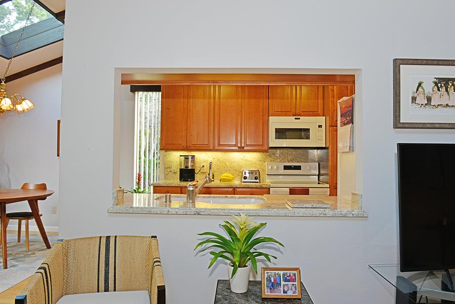 Detail Gallery Image 4 of 15 For 1360 Josselyn Canyon Rd #37,  Monterey,  CA 93940 - 2 Beds | 2 Baths