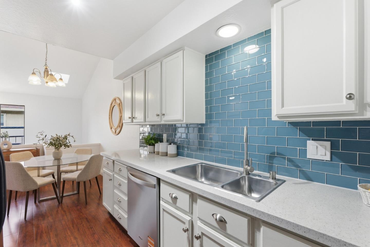 Detail Gallery Image 11 of 39 For 1005 Helen Ave #2,  Sunnyvale,  CA 94086 - 2 Beds | 2 Baths