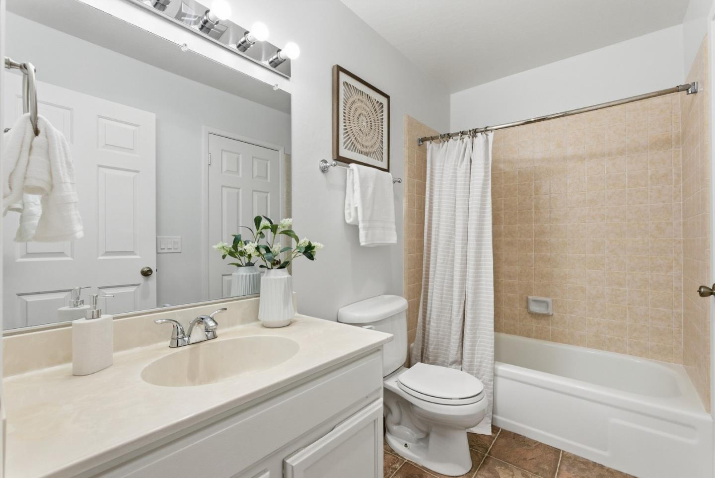Detail Gallery Image 16 of 39 For 1005 Helen Ave #2,  Sunnyvale,  CA 94086 - 2 Beds | 2 Baths