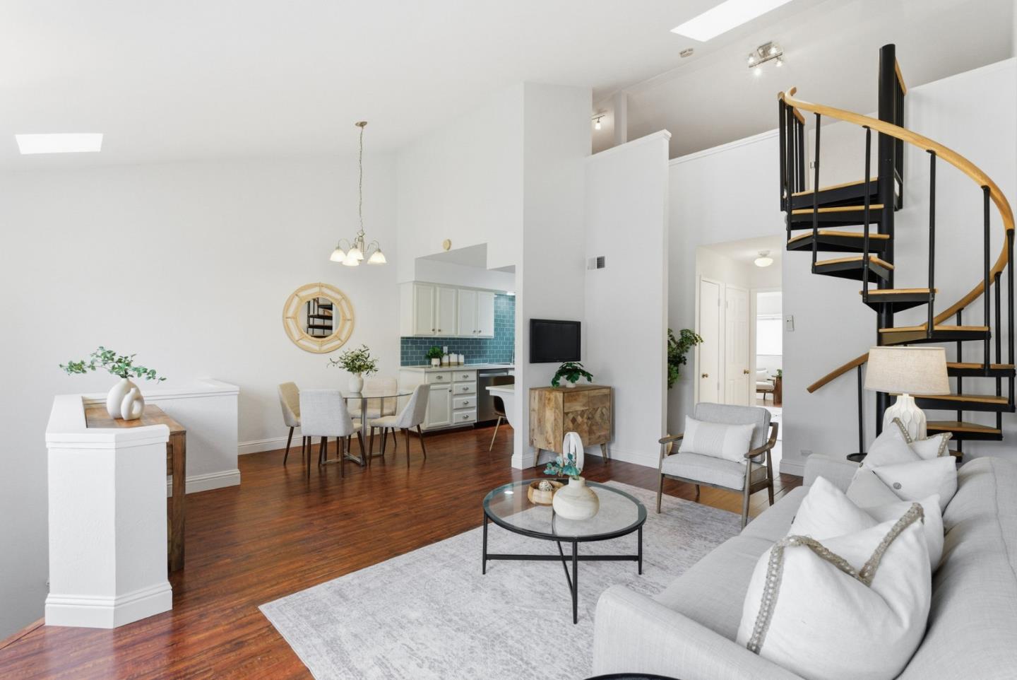 Detail Gallery Image 5 of 39 For 1005 Helen Ave #2,  Sunnyvale,  CA 94086 - 2 Beds | 2 Baths